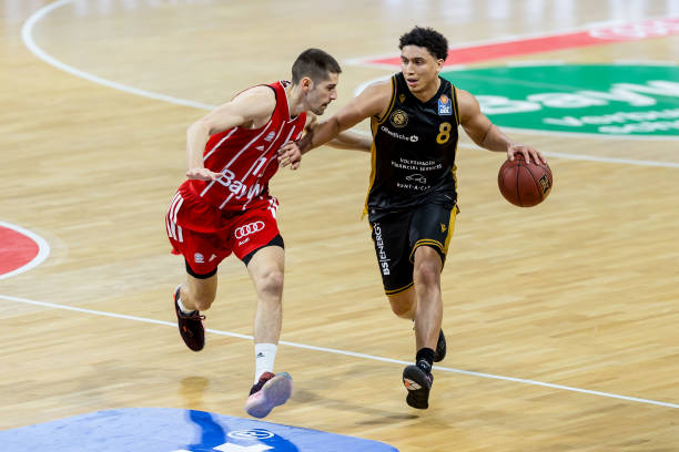 战略调整与 战略调整与