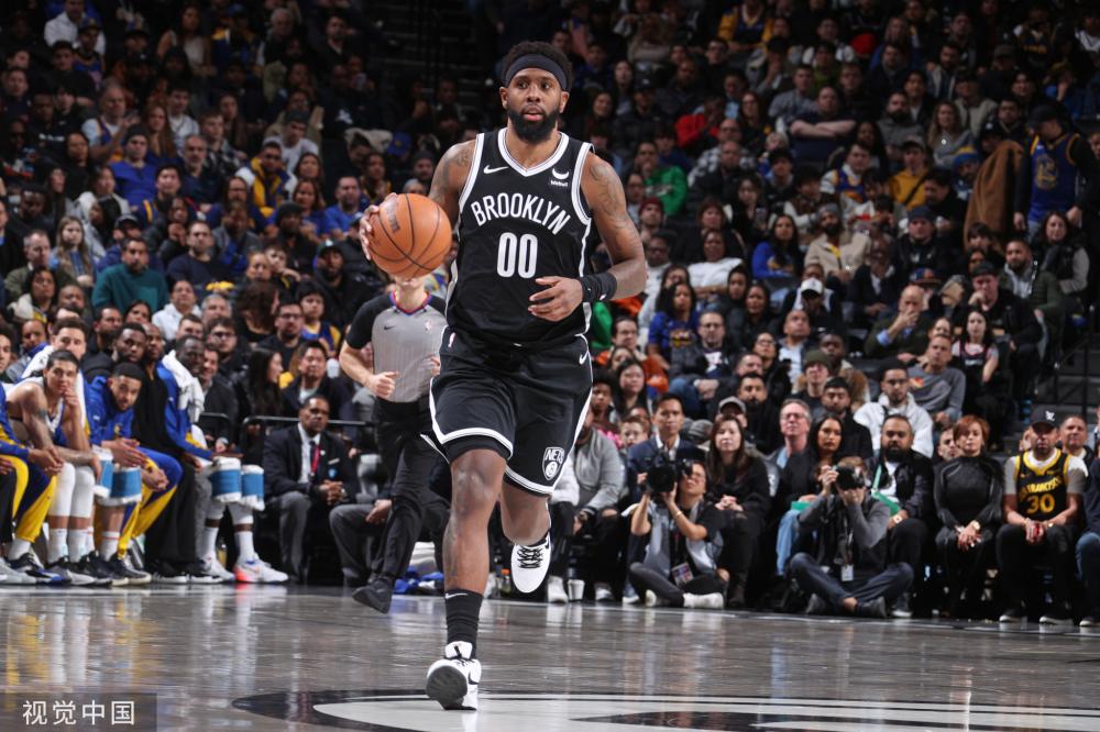 交媒体上发 交媒体上发